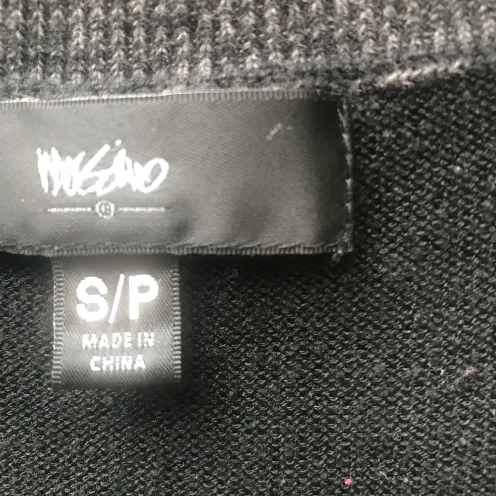 Black and gray striped sweater - Picture 3 of 3